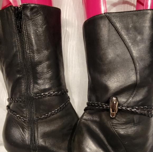 Charles David Ankle Boots - Picture 8 of 9